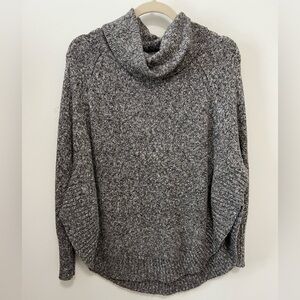 Leo & Nicole Sweater Poncho Women’s Size Small Oatmeal Gray Brown Cowl Neck Warm